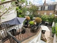 OUTSTANDING SIX BEDROOM HOME