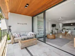 Exquisite Apartment with Panoramic Views