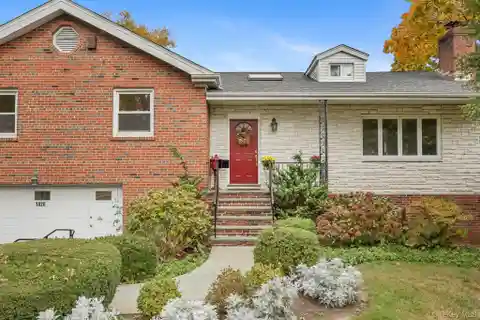 Spacious Home in a Sought-After Area