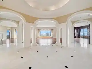 Extraordinary High-Rise Residence