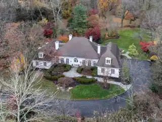 Stunning Fusion of Classic and Modern Design