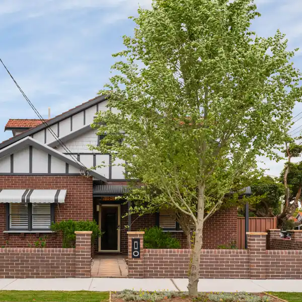 SUBSTANTIAL GRAND FAMILY RESIDENCE WITH TIMELESS ELEGANCE