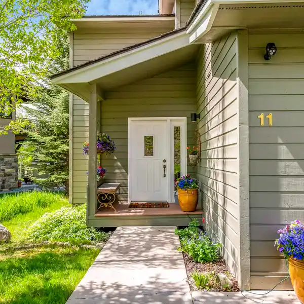 END UNIT IN THE SERENE CORNER OF THE GOLF VILLAS