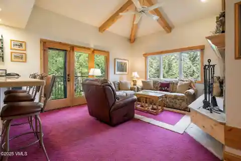 Quiet Top-Floor End Unit