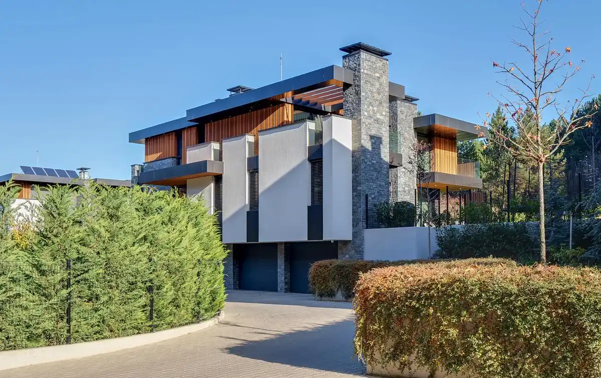 Modern New House in a Boutique Gated Complex