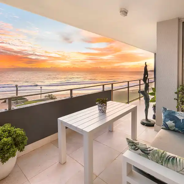 NEWLY RENOVATED BEACHFRONT APARTMENT