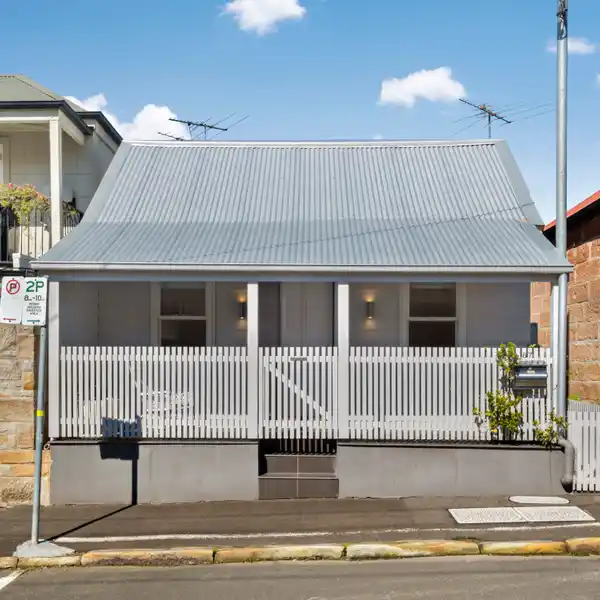 PRIVATE BIRCHGROVE RETREAT WITH CITY CONVENIENCE