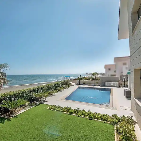 A TRULY EXTRAORDINARY COASTAL LIFESTYLE