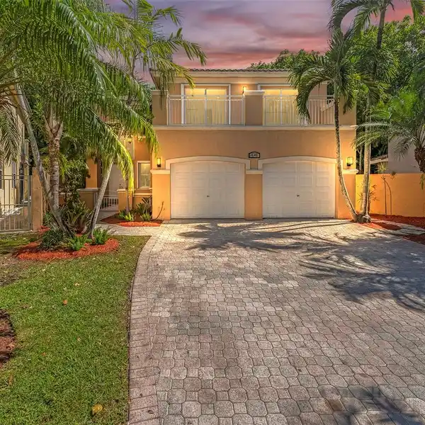 SPACIOUS AND BEAUTIFUL HOME IN GOLDVUE ESTATES