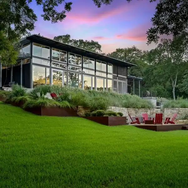 DESIGNER RENOVATION WITH EXPANSIVE INDOOR-OUTDOOR LIVING