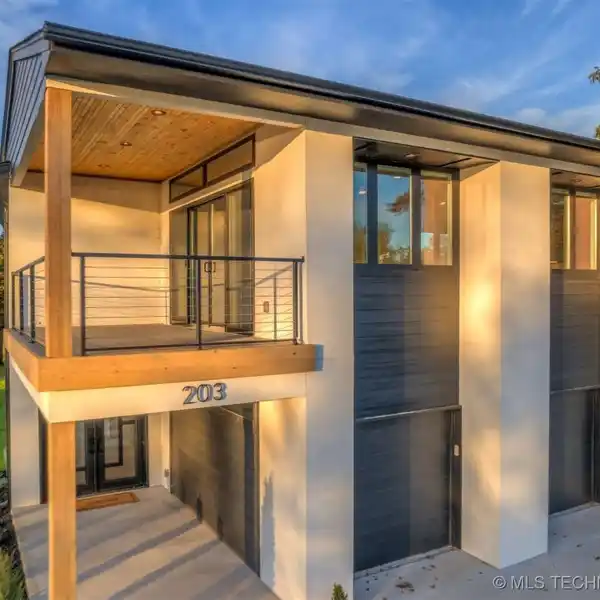 MODERN LUXURY WITH DISTINCTIVE DESIGN