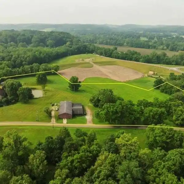 EXCEPTIONAL NINE-ACRE COUNTRY ESTATE