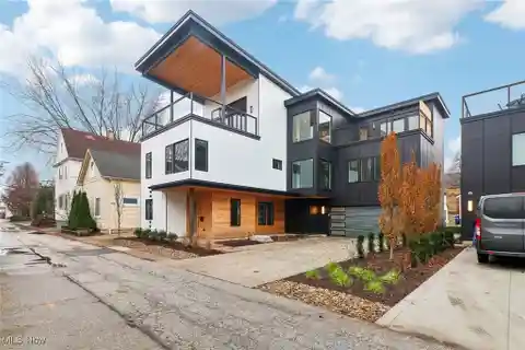 New Construction in an Ideal Tremont Location