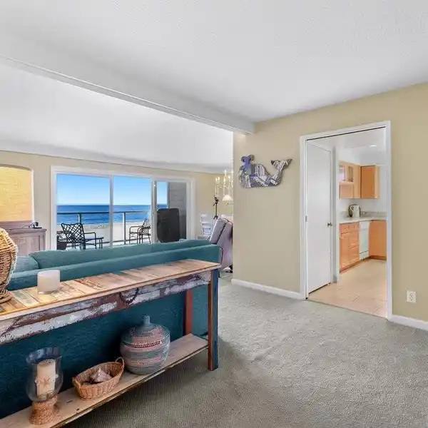 LUXURIOUS BEACHFRONT LIVING