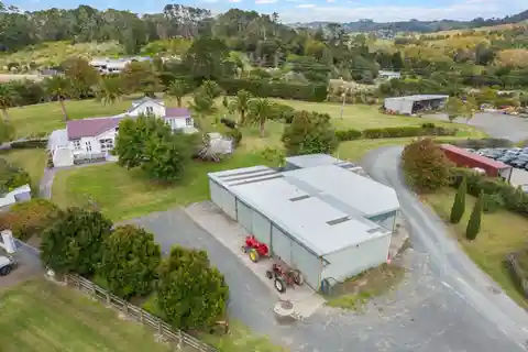 Nine-plus-acre Lifestyle Property