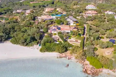 Beachfront Row House in Porto Istana