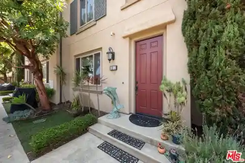 Gorgeous Well-appointed Townhome