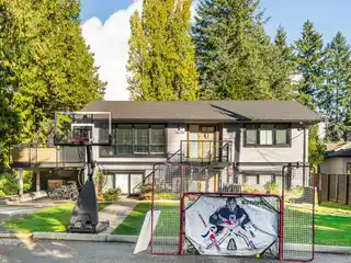 Beautiful West Coast–style Bungalow