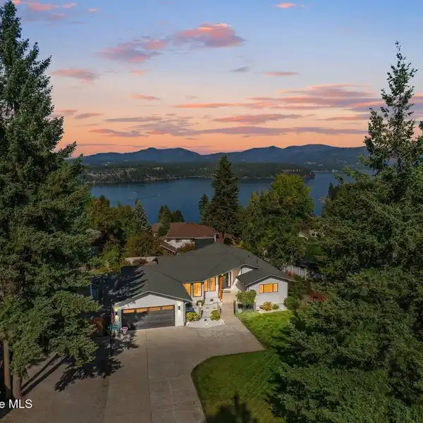 COMFORT AND FUNCTIONALITY WITH MODERN UPDATES