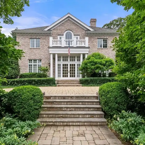 STATELY BRICK COLONIAL IN SOUGHT AFTER CLIFF ESTATES