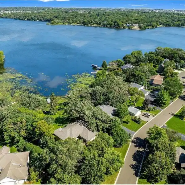EXQUISITE WATERFRONT PROPERTY ON LAKE MARION