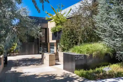 Architecturally Significant Home in Beautiful Natural Surroundings