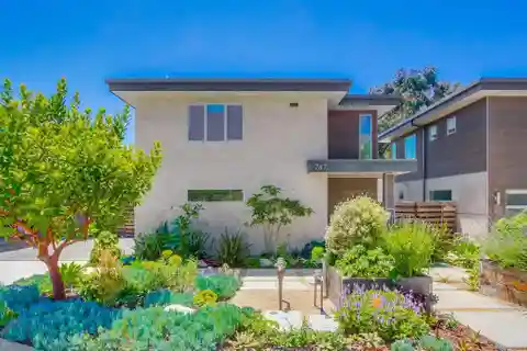 Luxury Contemporary Home in a Convenient Community