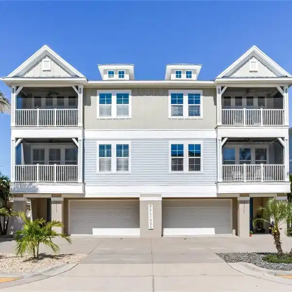 COASTAL LUXURY LIVING STEPS FROM THE SAND