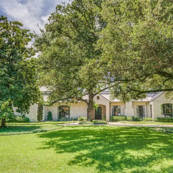 CUSTOM DESIGNED TEXAS HILL COUNTRY OASIS