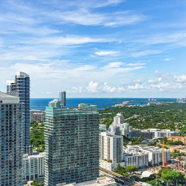 IMPECCABLE TURNKEY RESIDENCE