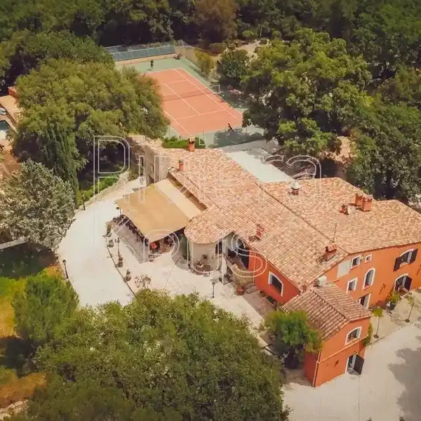 HISTORIC VINEYARD ESTATE