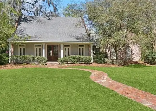 STUNNING HOME IN THE HEART OF DEL OAKS