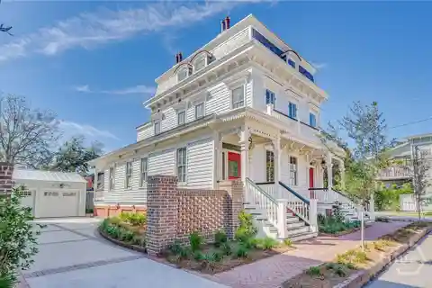 Elegant 19th-Century and Modern Architectural Jewel with Elevator