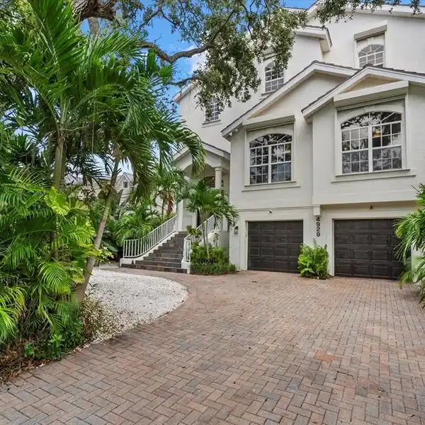 SIESTA KEY WATERFRONT RETREAT