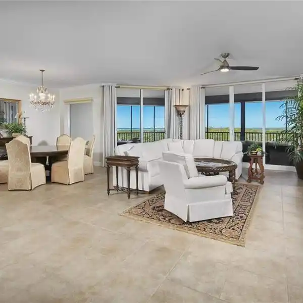 EXQUISITE LUXURY CORNER RESIDENCE IN FLORENCIA