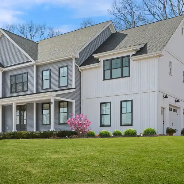 ELEGANT AND MODERN FARMHOUSE