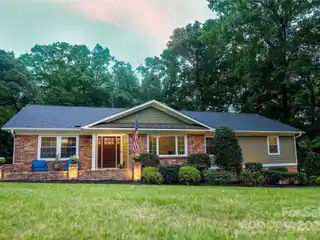 Updated Classic Ranch in Sought-after Robinson Woods