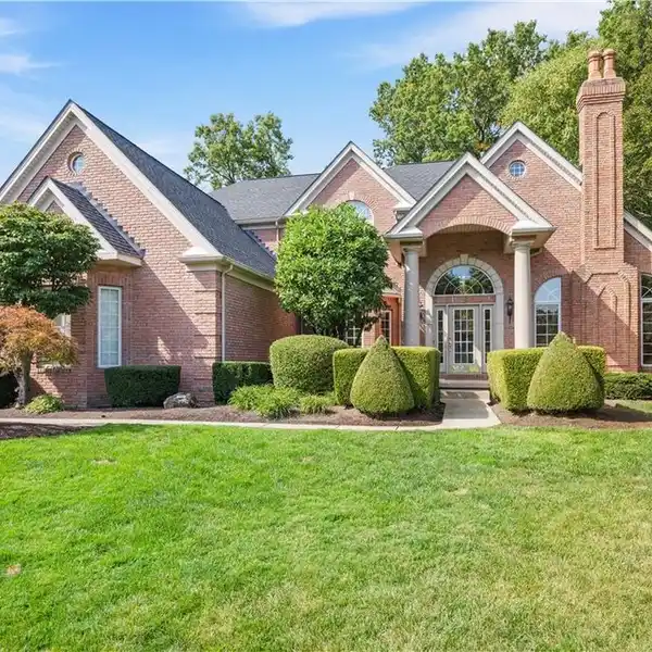 FABULOUS COLONIAL RESIDENCE