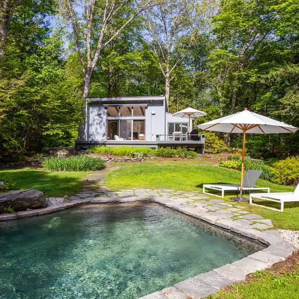 MID-CENTURY GEM ON NEARLY 5 ACRES