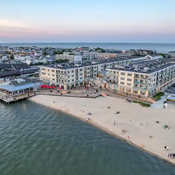 TURNKEY TOP FLOOR HOME IN THE RESIDENCES AT LIGHTHOUSE COVE