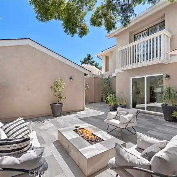 SPACIOUS OPEN-CONCEPT LAKE PARK HOME