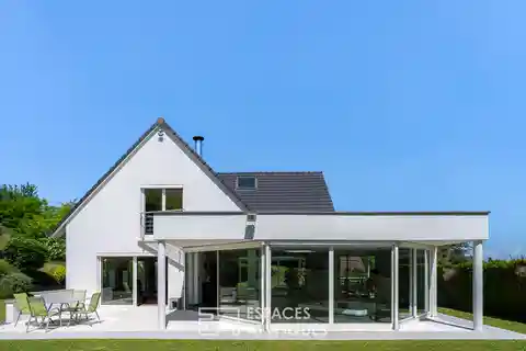 Spacious Modern Villa Amidst Serene Forest Setting