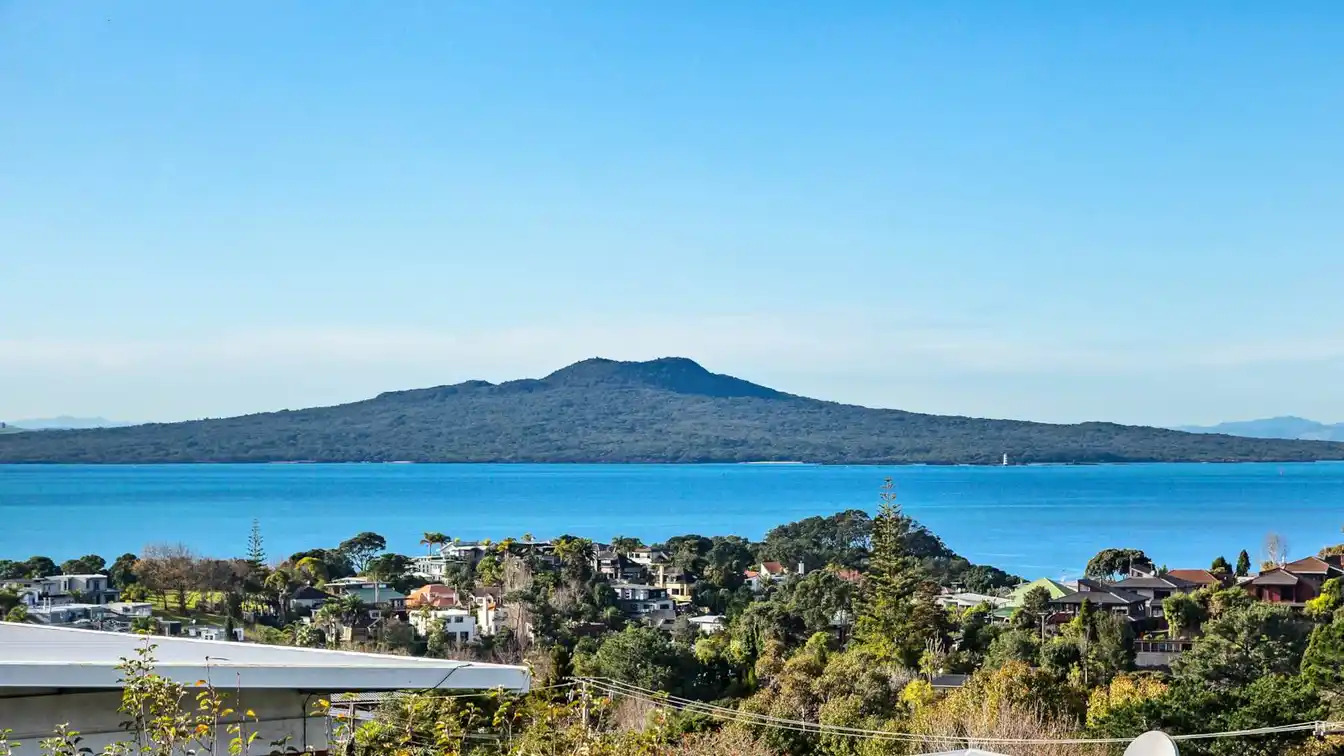 Versatile Luxury Residence in the Heart of Castor Bay