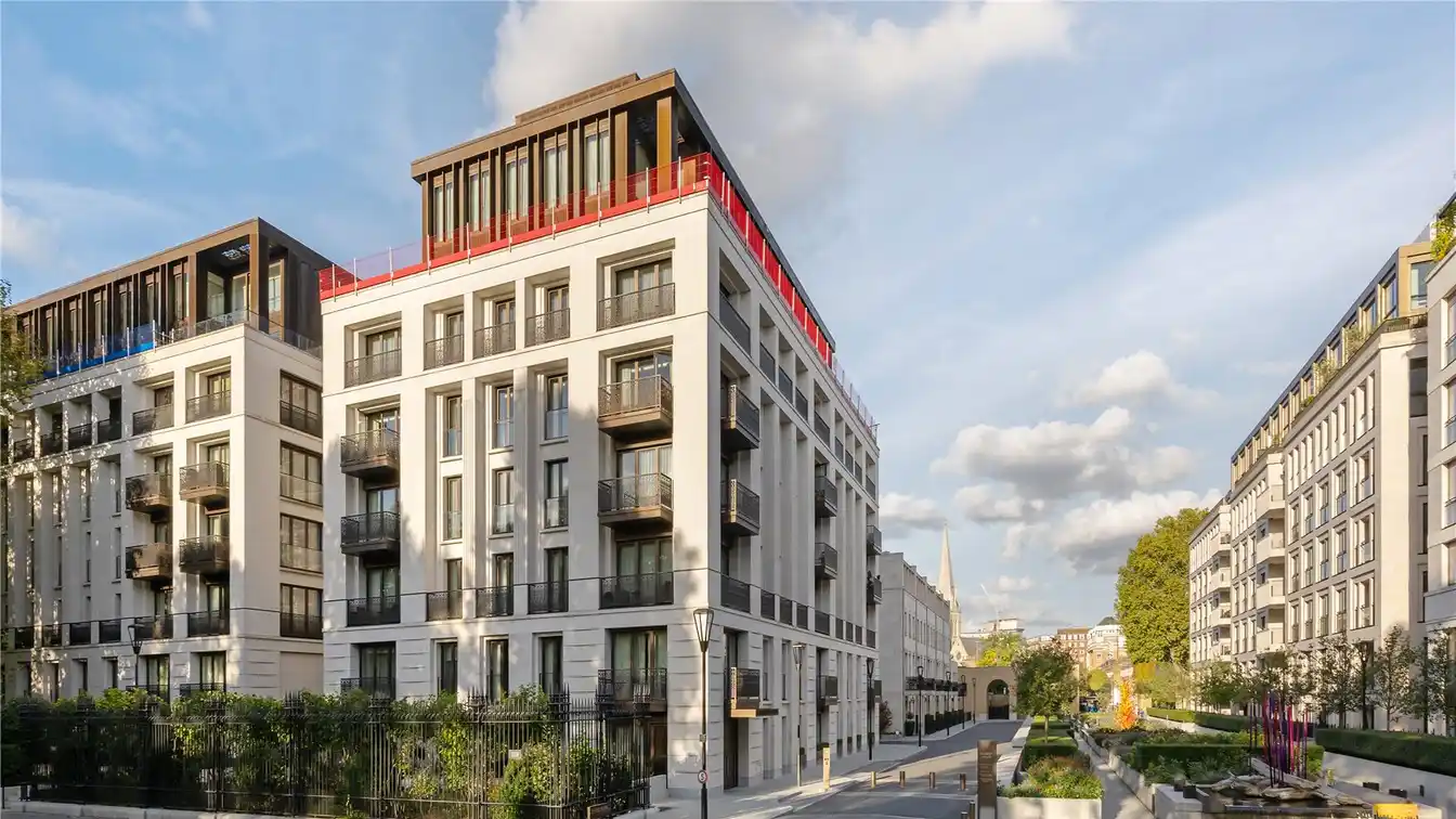 Spacious Apartment in the Exclusive Chelsea Barracks
