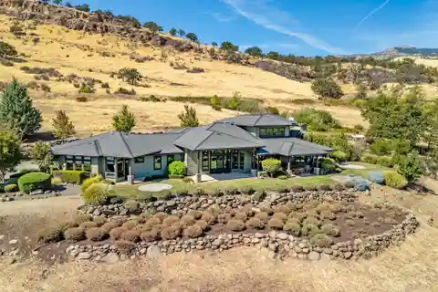 Elegant Estate Built for Indoor-Outdoor Living