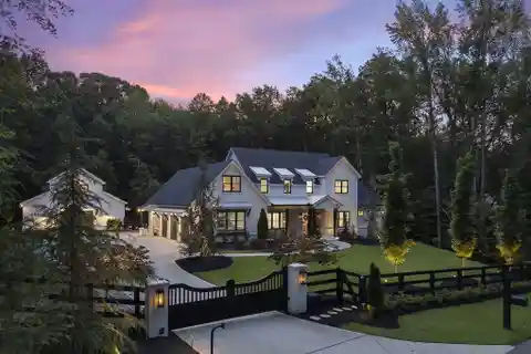 Meticulously Crafted Modern Farmhouse Estate