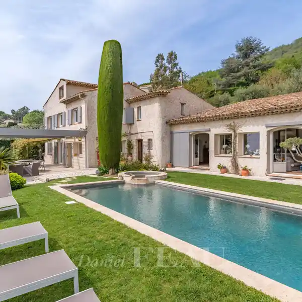 SOUTH-FACING HAVEN WITH SEA AND COUNTRYSIDE VIEWS