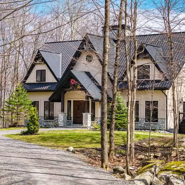 SERENE FAMILY ESTATE MINUTES FROM DOWNTOWN