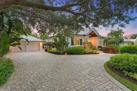 Meticulously Remodeled Downtown Stuart-Area Home