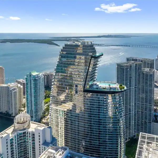 PENTHOUSE PERFECTION WITH PANORAMIC MIAMI VIEWS